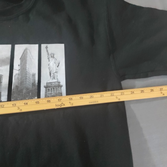 VTG New York City Sweatshirt Black NYC Skyline Statue of Liberty Iconic Artsy L - Picture 7 of 9